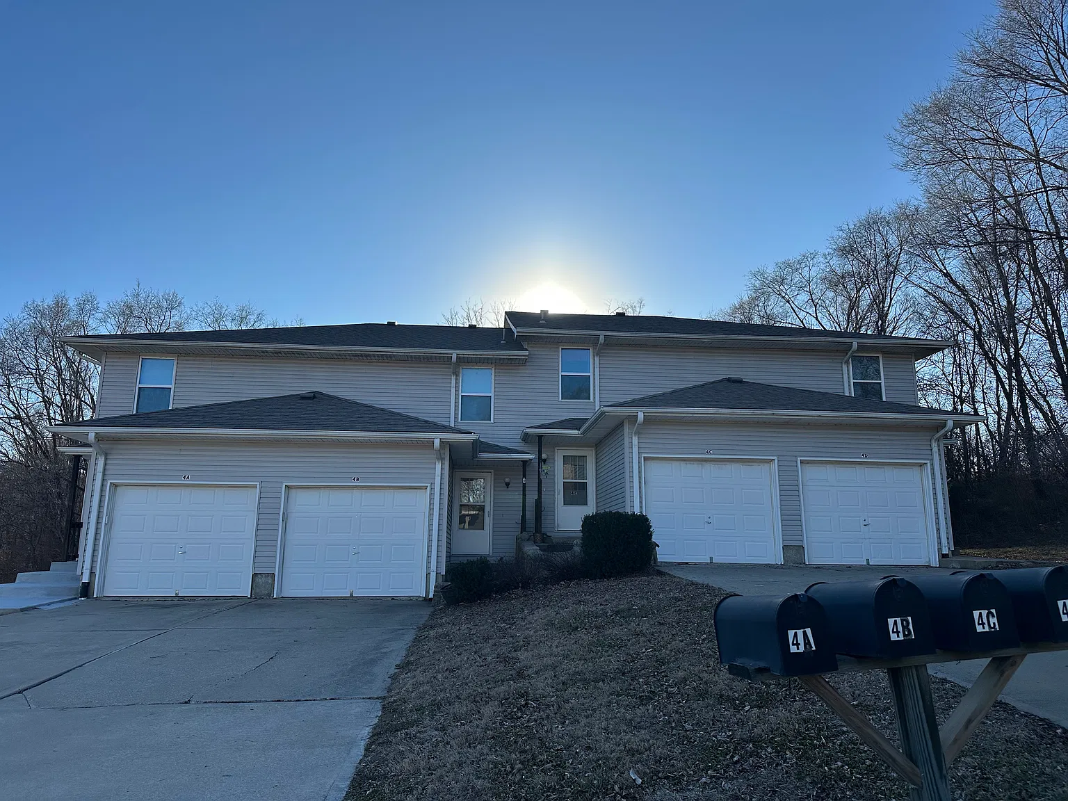 2 bed, 1.5 bath, 2000 sqft, $1,300 — Photo 1