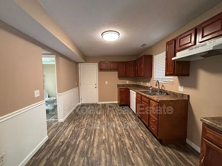 460 Peyton Dr — Photo 12