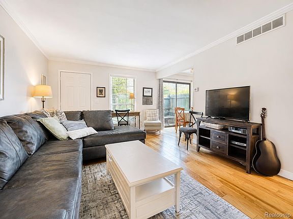 3rd image of 30 Pine Tree Ridge Dr Unit 2