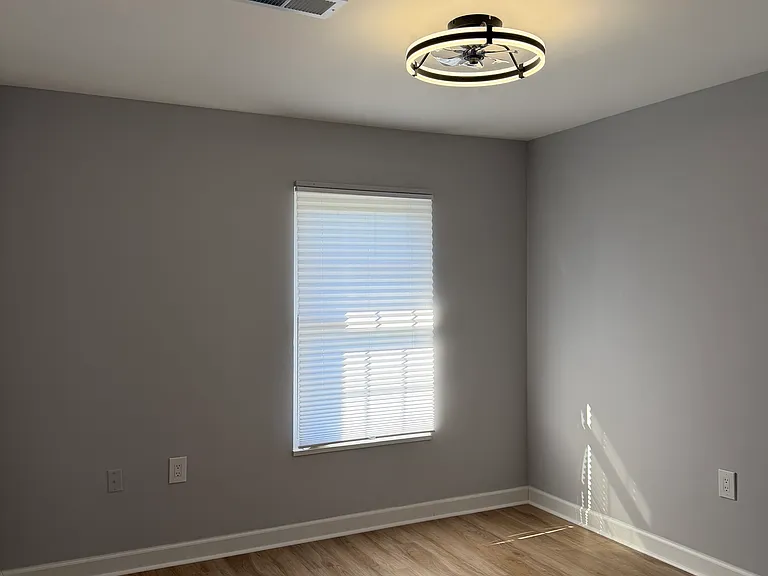 601 Colonial Ave — Photo 3