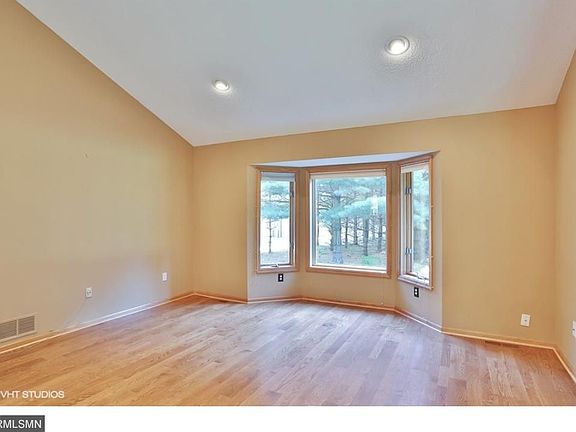 4th image of 35766 Evergreen Ave