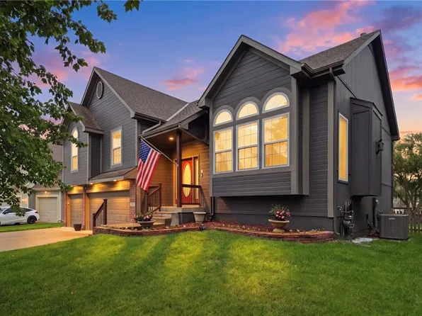 2353 SW Switchback Ct, Lees Summit, MO 64082