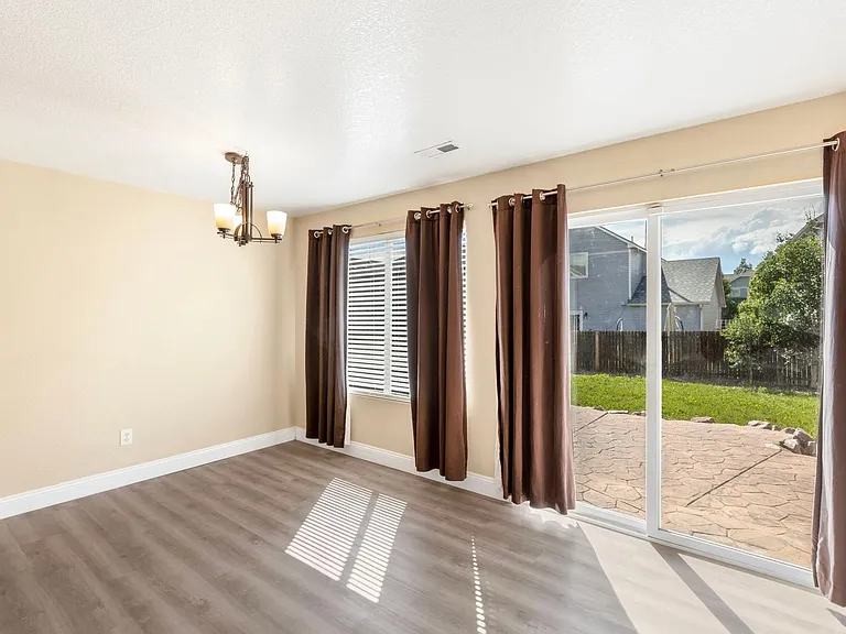 6276 Riverdale Dr — Photo 10