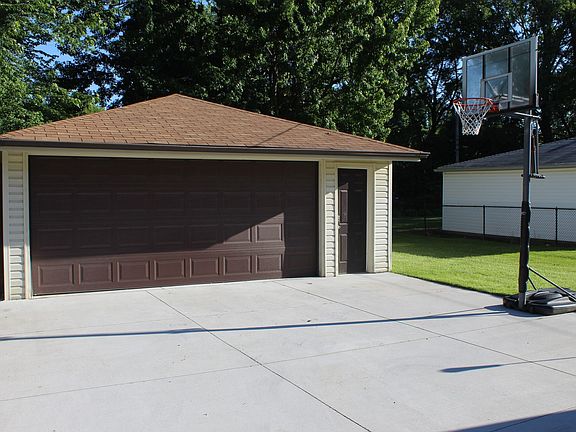 3rd image of 417 W Sunnybrook Dr