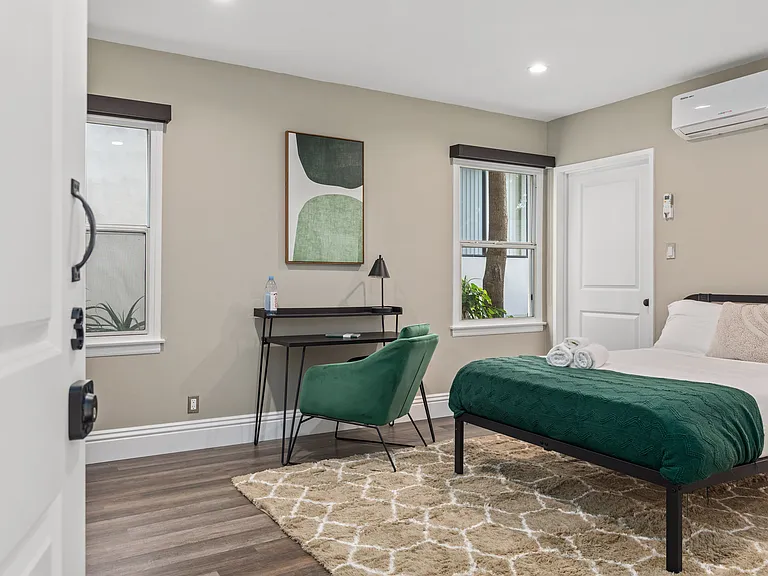 1515 Selby Avenue — Photo 102