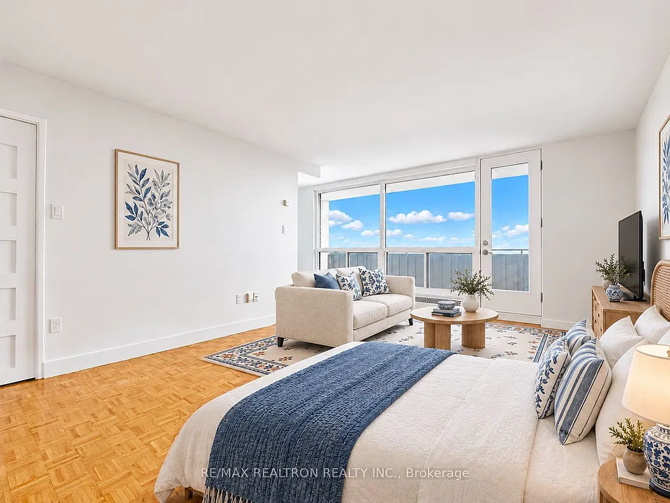 666 Spadina Ave #2414