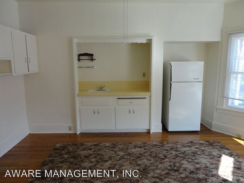 2nd image of 310 1/2 Grape St