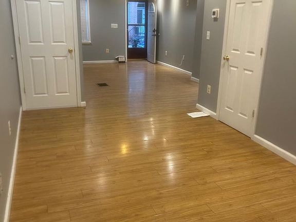 3rd image of 435 E Wildey St