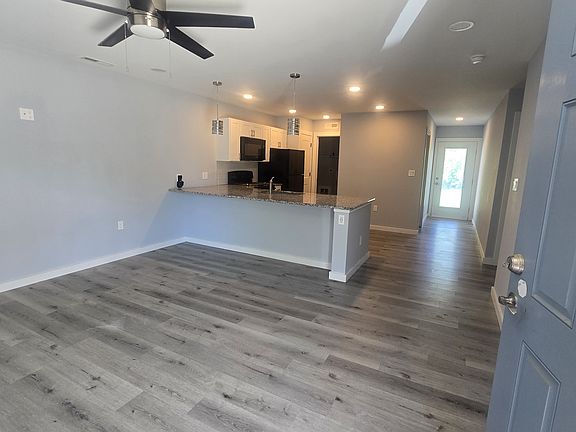 3rd image of 305 E Wayne Ave #B