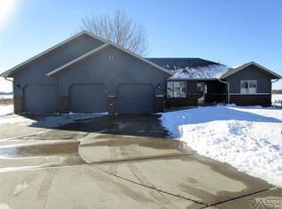 59 Round Lake Dr, Wentworth, SD 57075