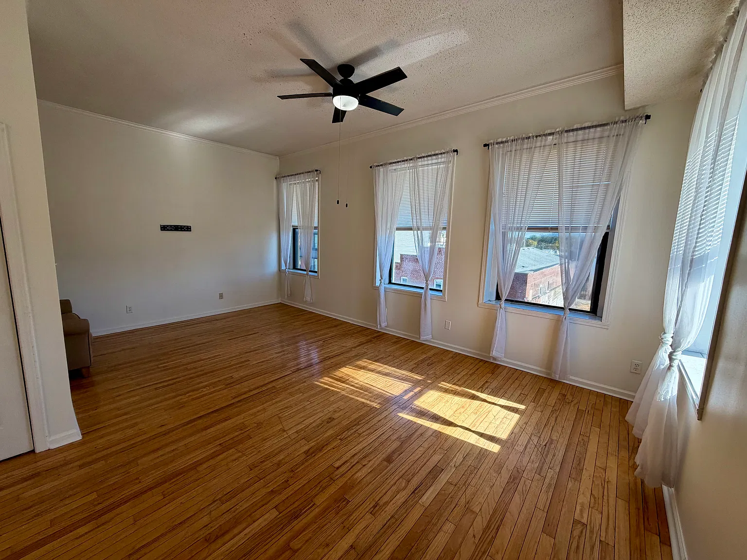 2 bed, 1.5 bath, 1108 sqft, $1,400 — Photo 2