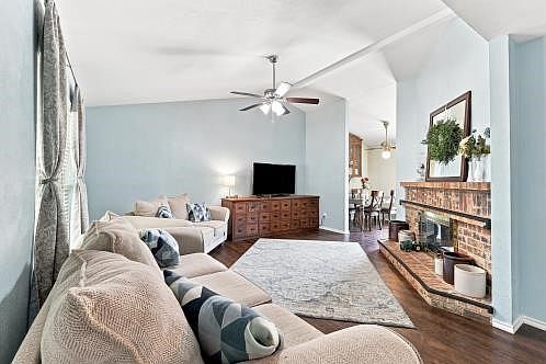 4th image of 1302 Rivercrest Blvd