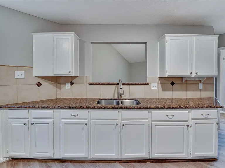 9407 Stockwell Dr — Photo 12