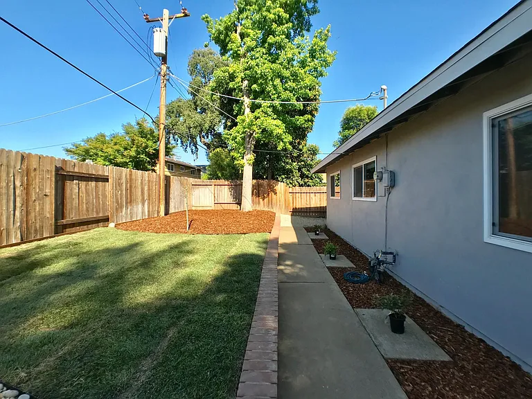 9111 La Riviera Dr — Photo 24