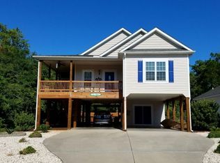156 NE 8th St, Oak Island, NC 28465