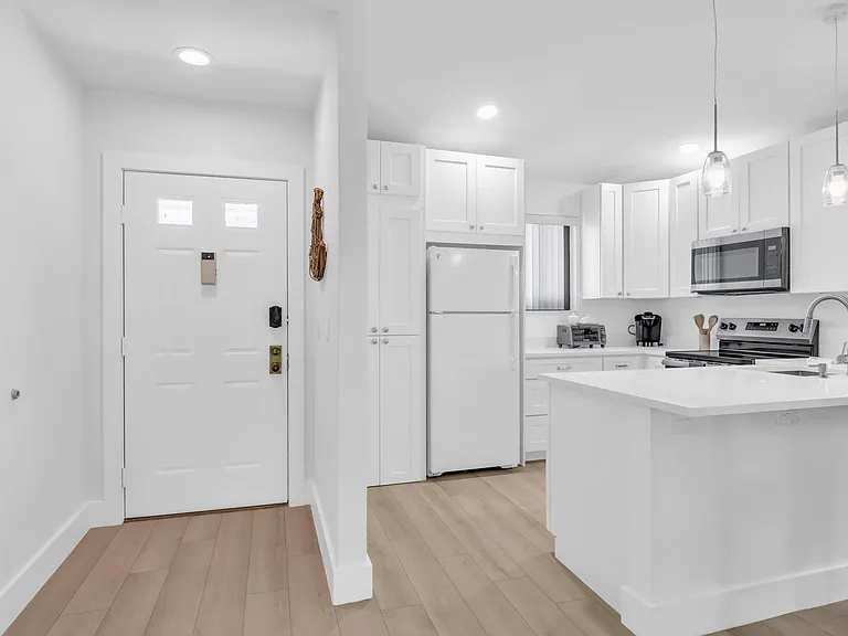 836 Club Dr — Photo 16