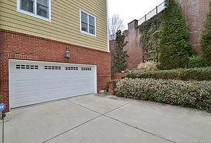 2252 Lyndhurst Ave — Photo 4