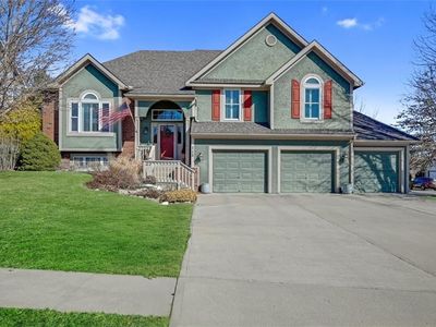 715 Canyon View Dr, Lansing, KS, 66043