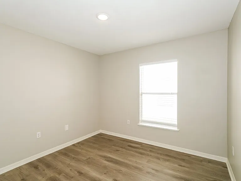 17031 Ongar Ct — Photo 14