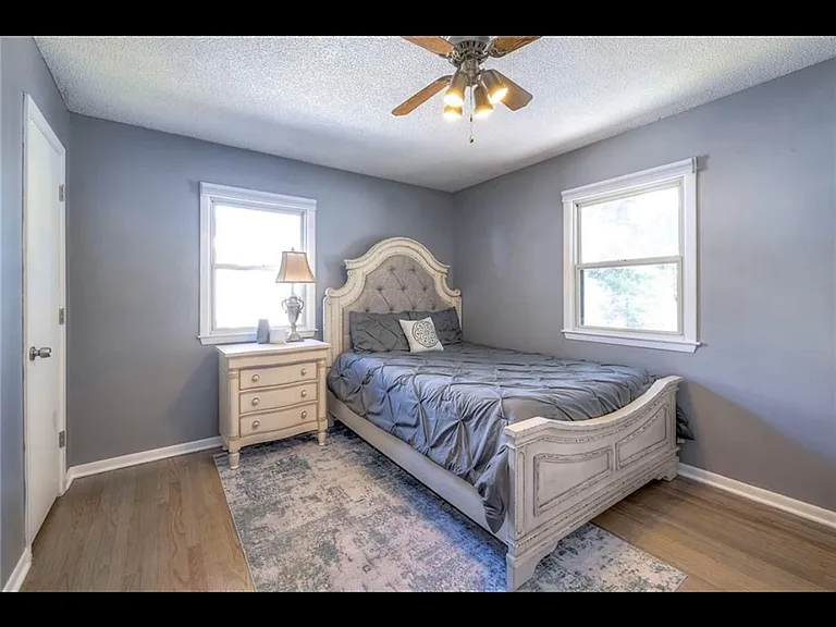 9110 Farley Ln — Photo 17