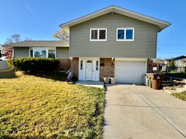 5700 La Palm Dr, Oak Forest, IL 60452