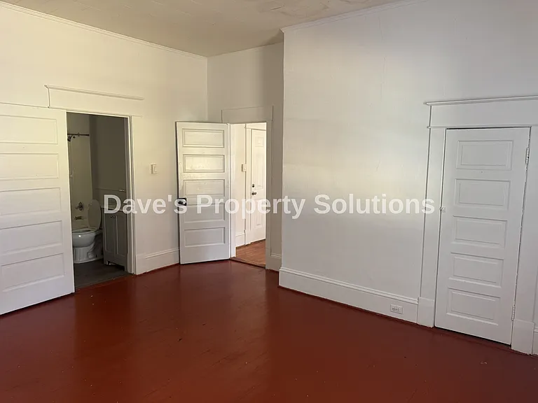 1811 Lomond St — Photo 8