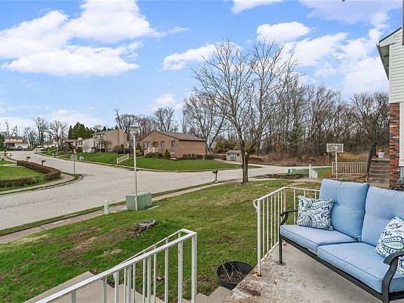 3rd image of 133 Topaz Dr
