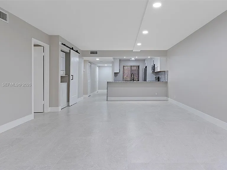 193 Lakeview Dr #103 — Photo 6