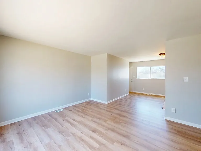 2316 Cardinal Ln — Photo 2