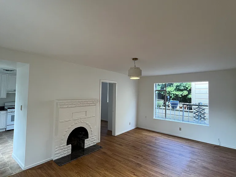 2514 Clay St #6 — Photo 3