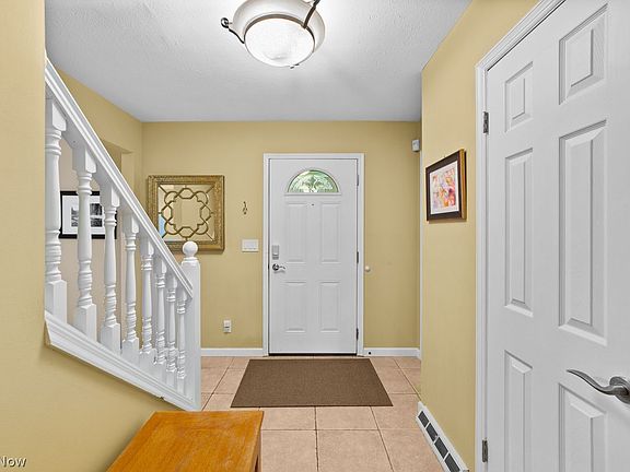 2nd image of 32772 Springside Ln