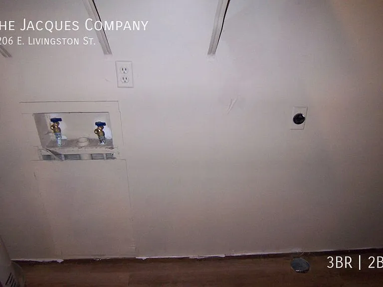 2206 E Livingston St — Photo 6