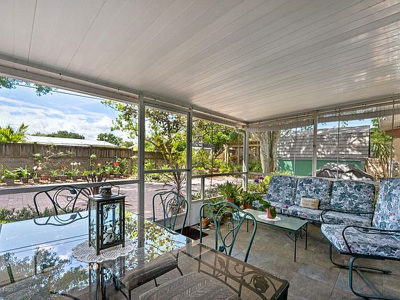 5th image of 965 Cristobal Dr
