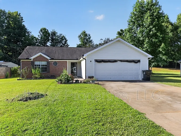 22 Canterbury Dr — Photo 1