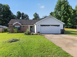 22 Canterbury Dr, Grantville, GA 30220