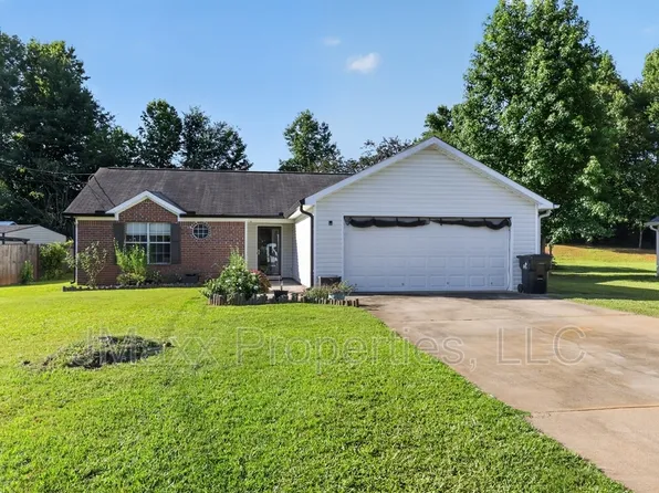 22 Canterbury Dr, Grantville, GA 30220