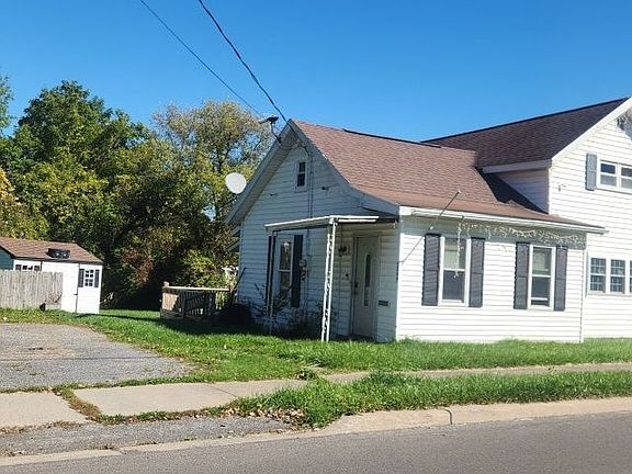 2nd image of 224 N Lake St