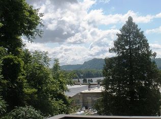 60 N 3rd St, Lansing, IA 52151