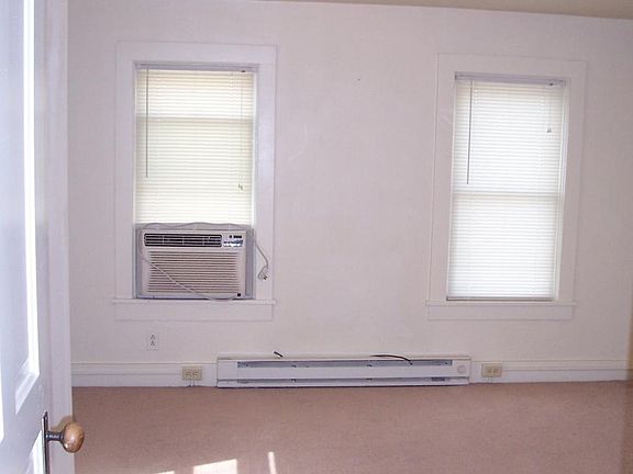 Bedroom 13'6" x 12'