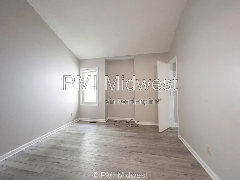 120 E King St — Photo 18