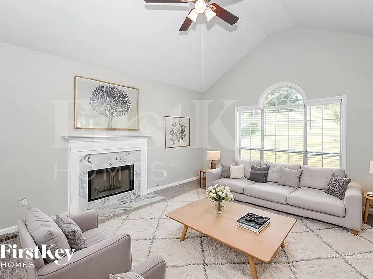 7775 Poppy Dr — Photo 3