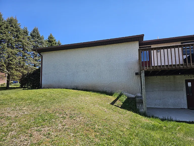 224 Laurel Dr — Photo 44