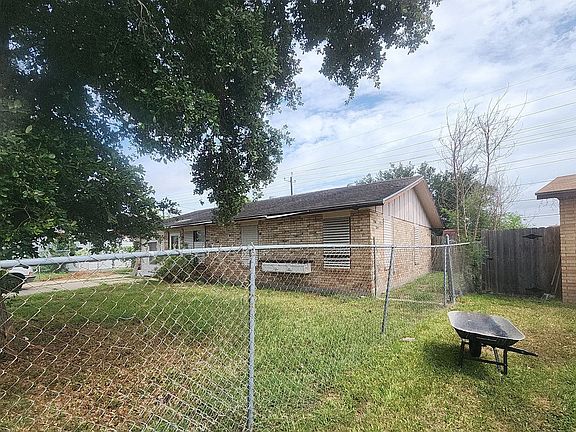 2nd image of 1418 Madrid Dr