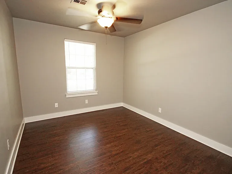 1205 W Brooks St — Photo 17