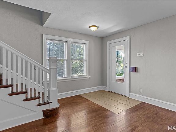 3rd image of 215 Carson Rd