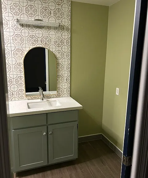 8133 W Hatcher Rd — Photo 10