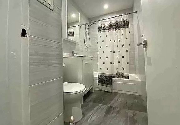 3rd image of 211 W 146th St APT 4L