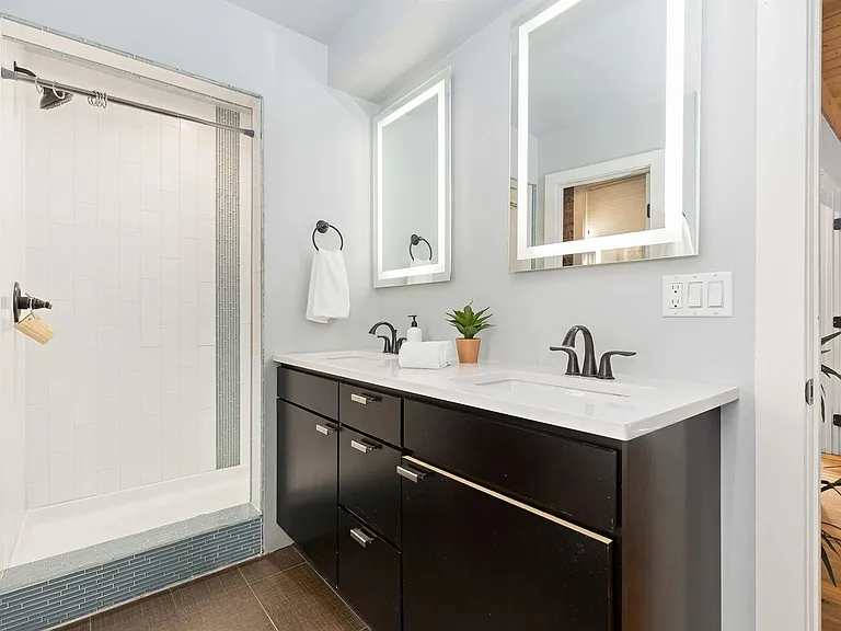 3260 Curtis St — Photo 15