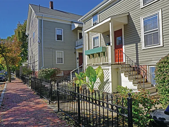 105 Paige St, Lowell, MA