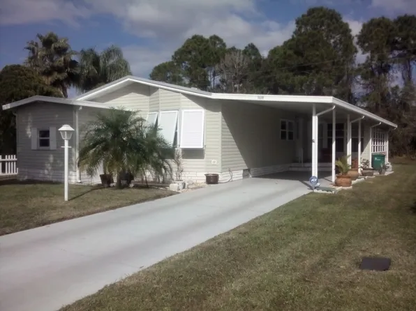 1339 Barefoot Cir, Barefoot Bay, FL 32976